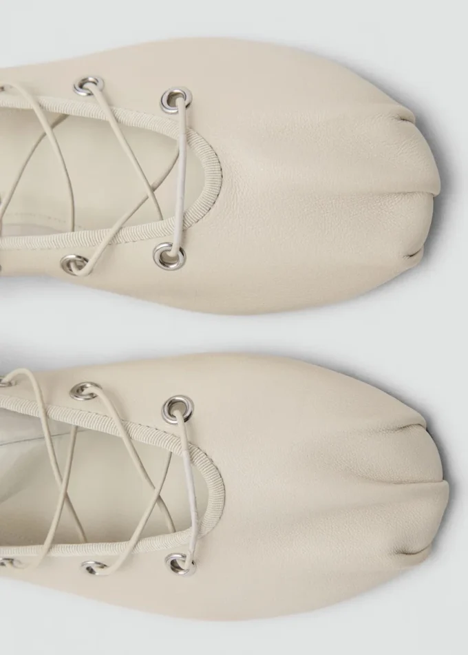 Ballerines en cuir à lanières croisées
