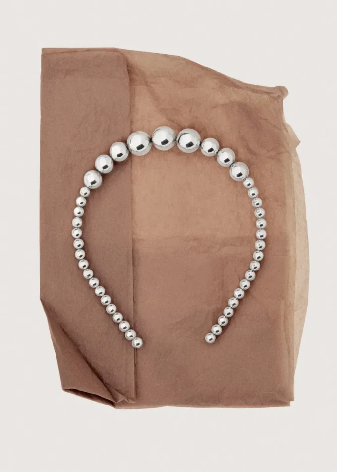 Bandeau à perles appliquées