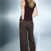 Blouse asymétrique avec détail métallique