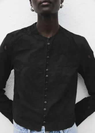 Blouse brodée avec boutons