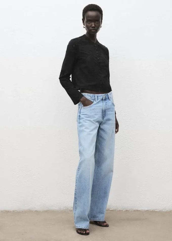 Blouse brodée avec boutons
