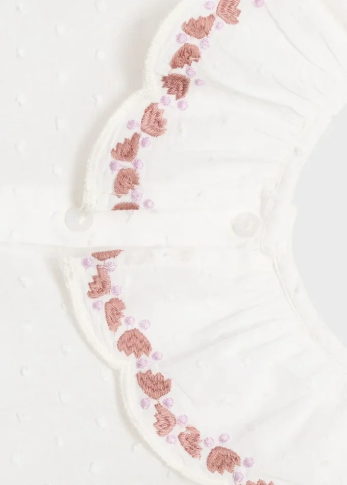 Blouse brodée en plumetis