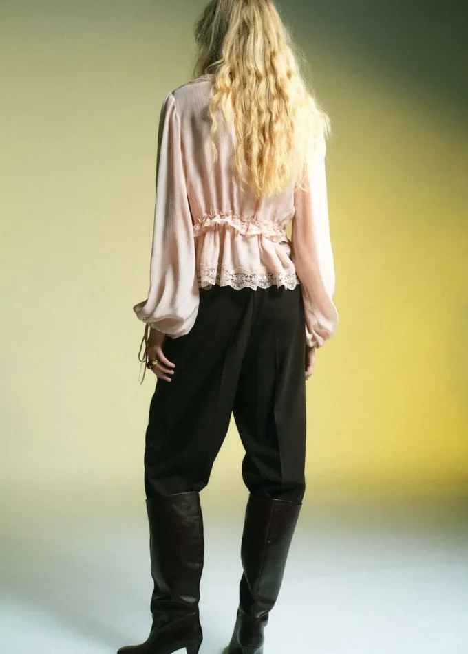 Blouse à col en V et bordures en dentelle