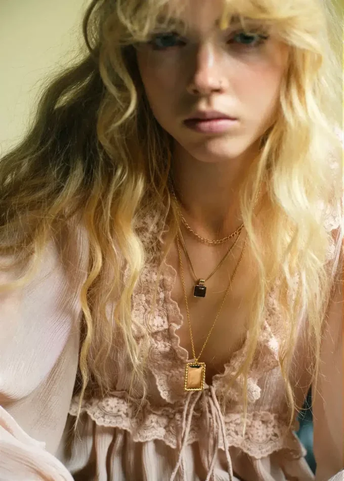 Blouse à col en V et bordures en dentelle