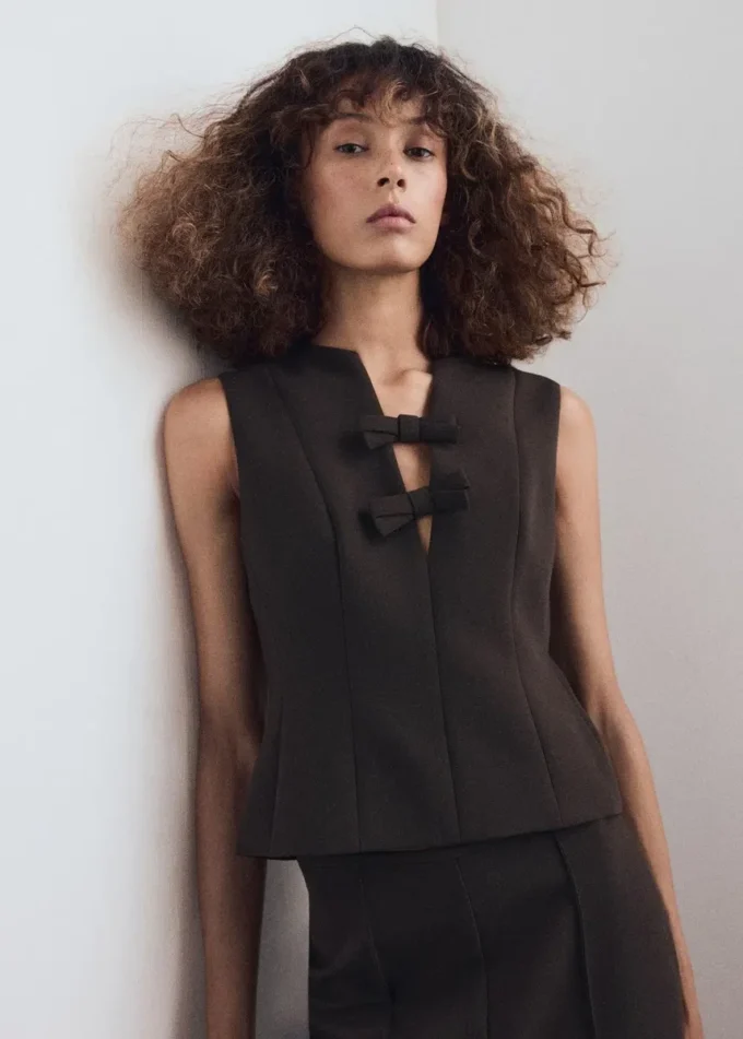 Blouse à col en V et nœuds