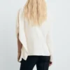 Blouse à col montant et manches asymétriques