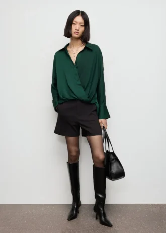 Blouse croisée en satin