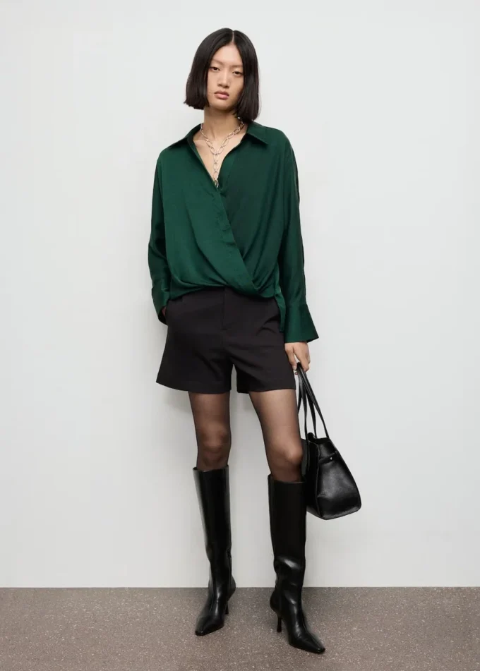 Blouse croisée en satin