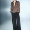 Blouse croisée en satin