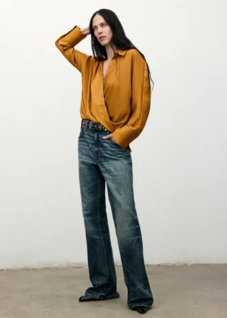 Blouse croisée en satin