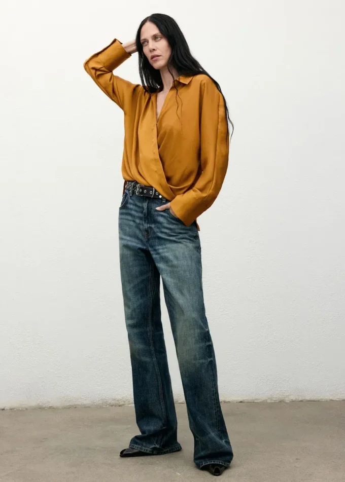 Blouse croisée en satin