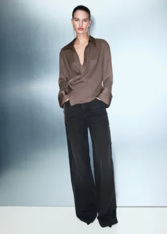 Blouse croisée en satin