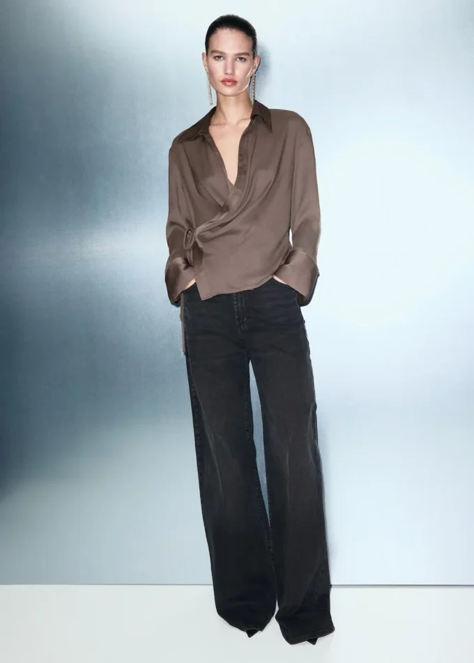 Blouse croisée en satin