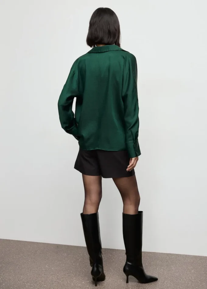 Blouse croisée en satin