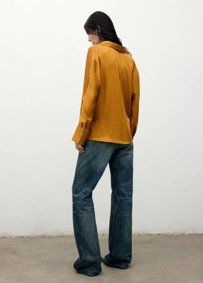 Blouse croisée en satin