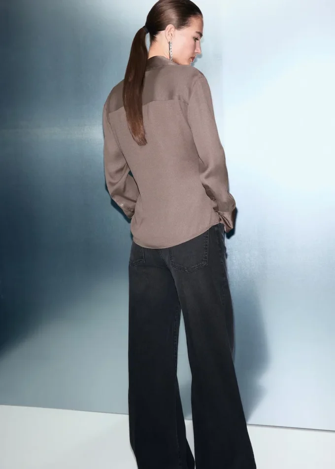 Blouse croisée en satin