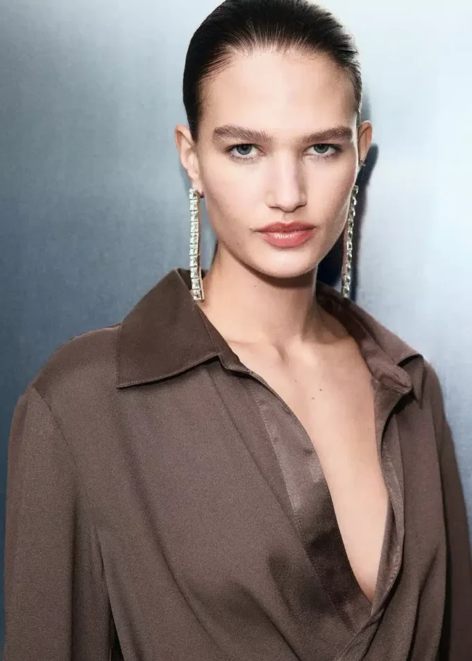Blouse croisée en satin