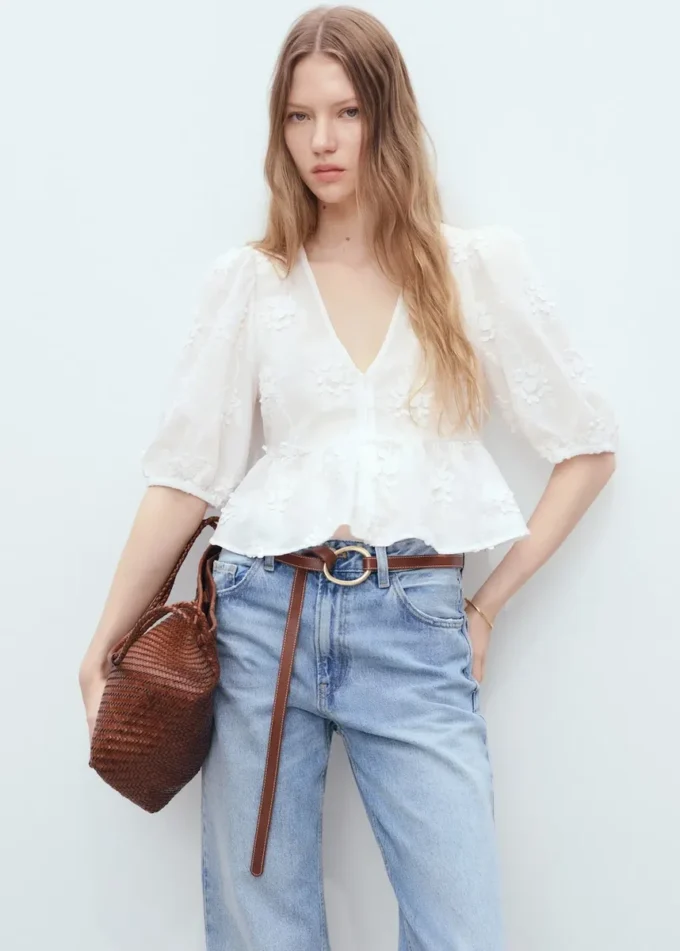 Blouse en coton avec broderies florales