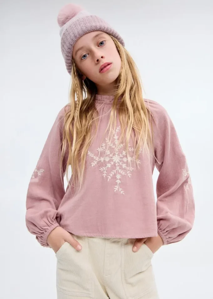 Blouse en coton avec broderies florales Blouse en coton avec broderies florales