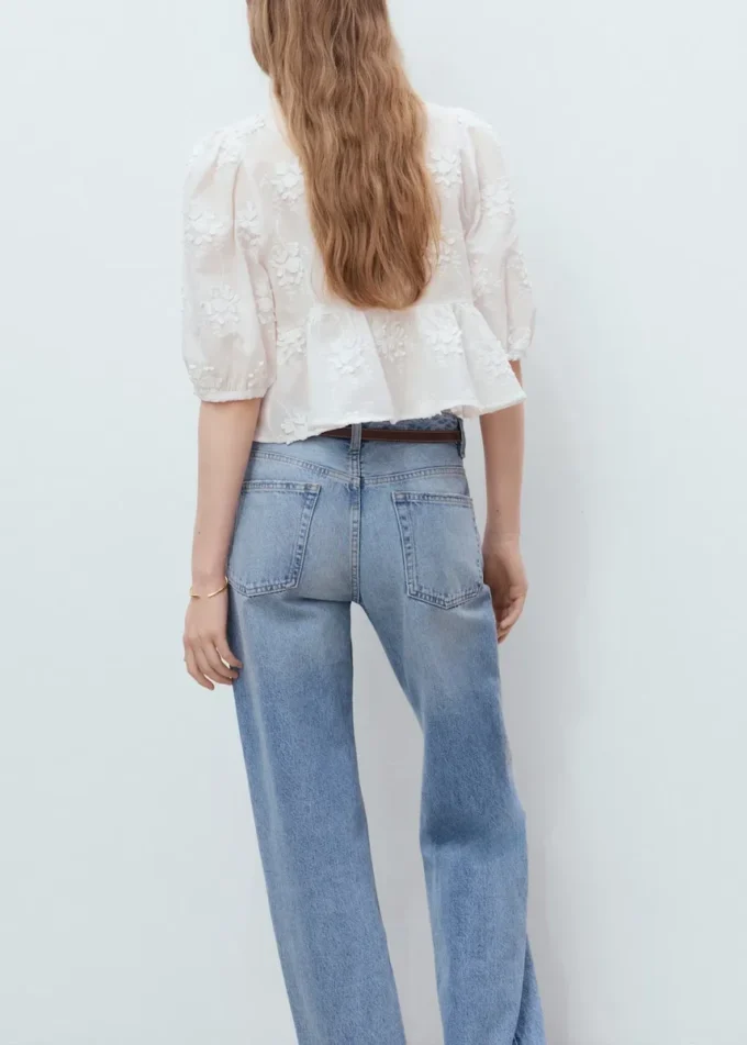 Blouse en coton avec broderies florales