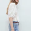 Blouse en coton avec broderies florales