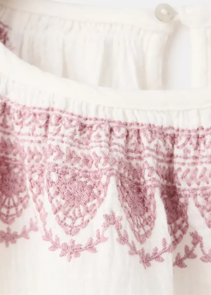 Blouse en coton brodé