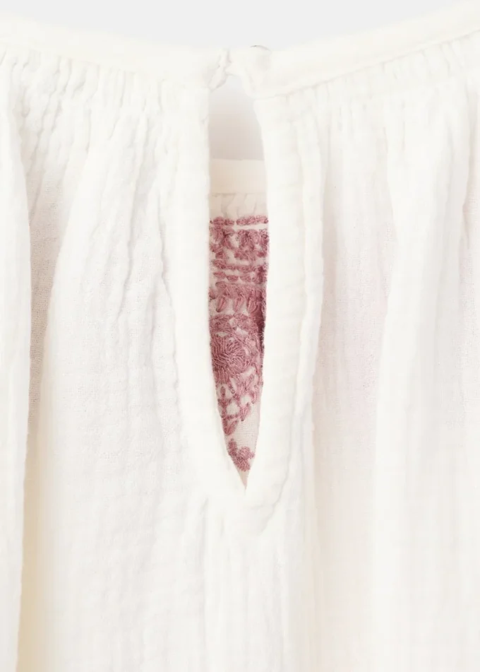 Blouse en coton brodé