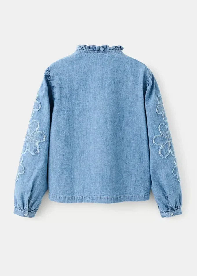 Blouse en denim brodée