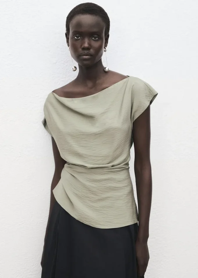 Blouse en modal à col asymétrique