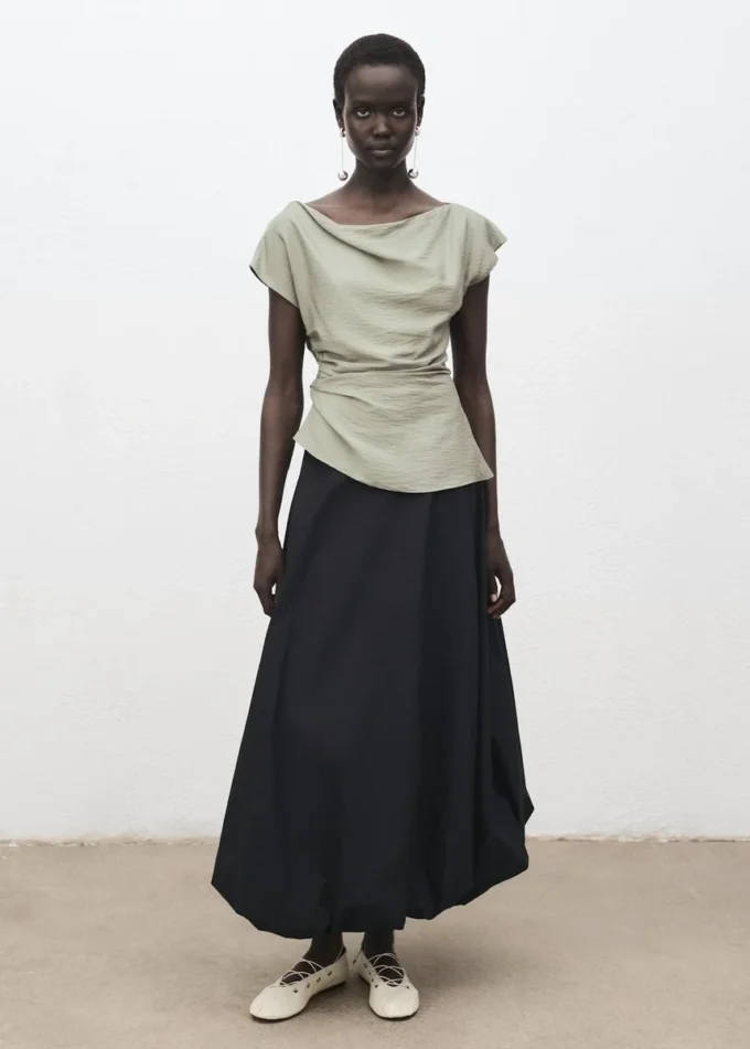 Blouse en modal à col asymétrique