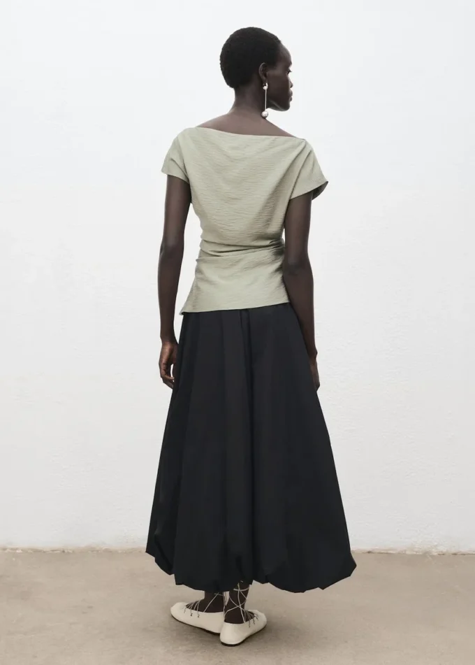 Blouse en modal à col asymétrique