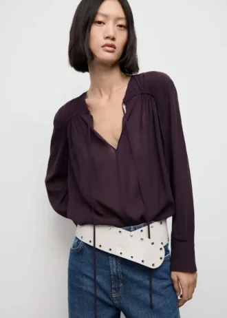 Blouse en mousseline avec encolure à nœud