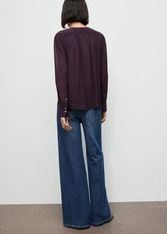 Blouse en mousseline avec encolure à nœud