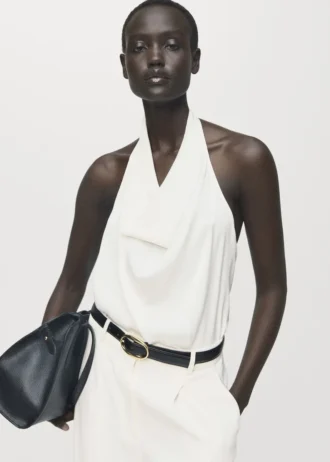 Blouse en satin avec encolure drapée