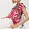 Blouse en satin avec encolure drapée