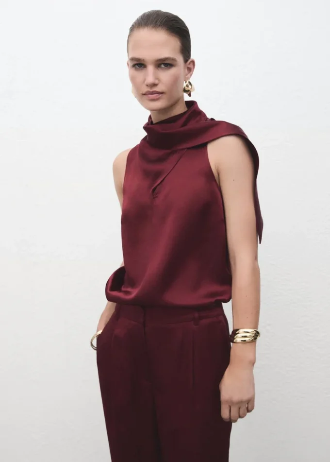 Blouse en satin avec foulard