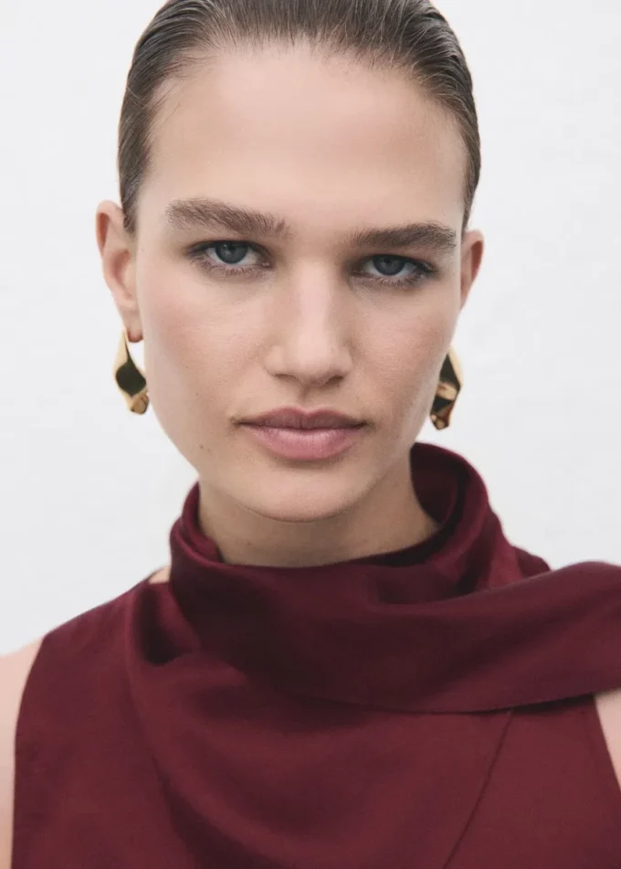Blouse en satin avec foulard