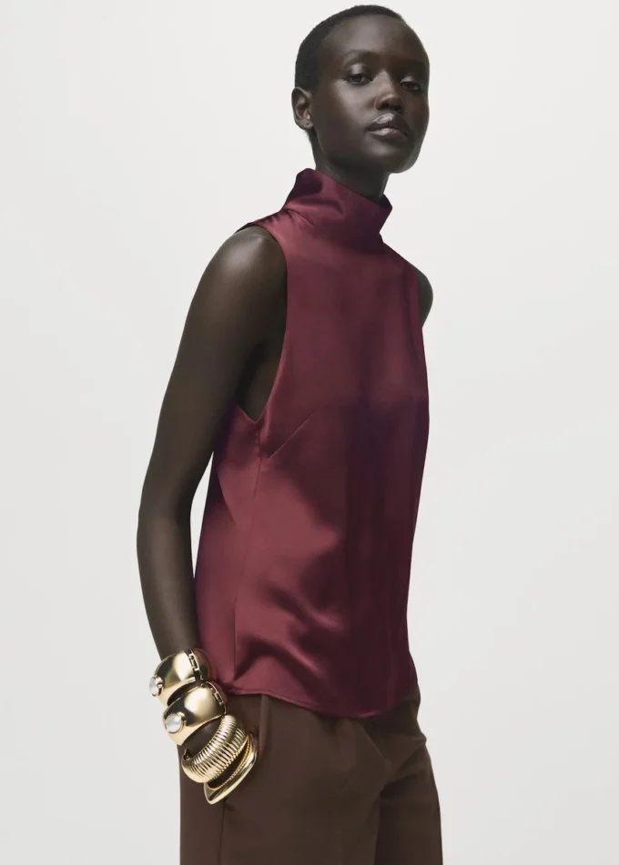 Blouse en satin à col montant