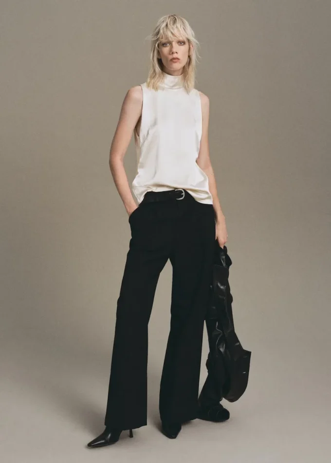 Blouse en satin à col montant