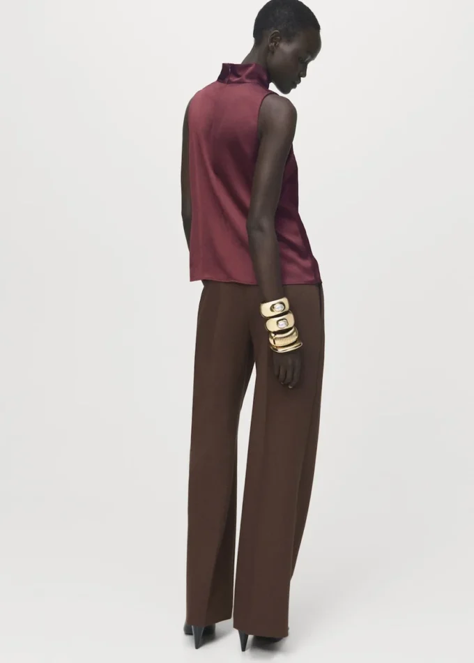 Blouse en satin à col montant