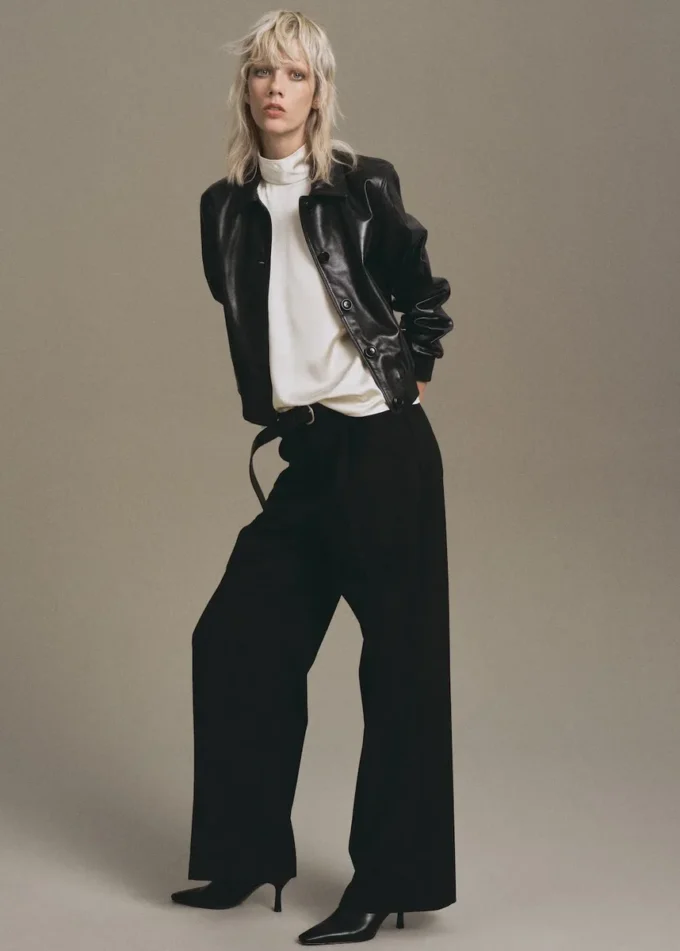 Blouse en satin à col montant