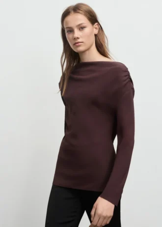 Blouse à encolure asymétrique