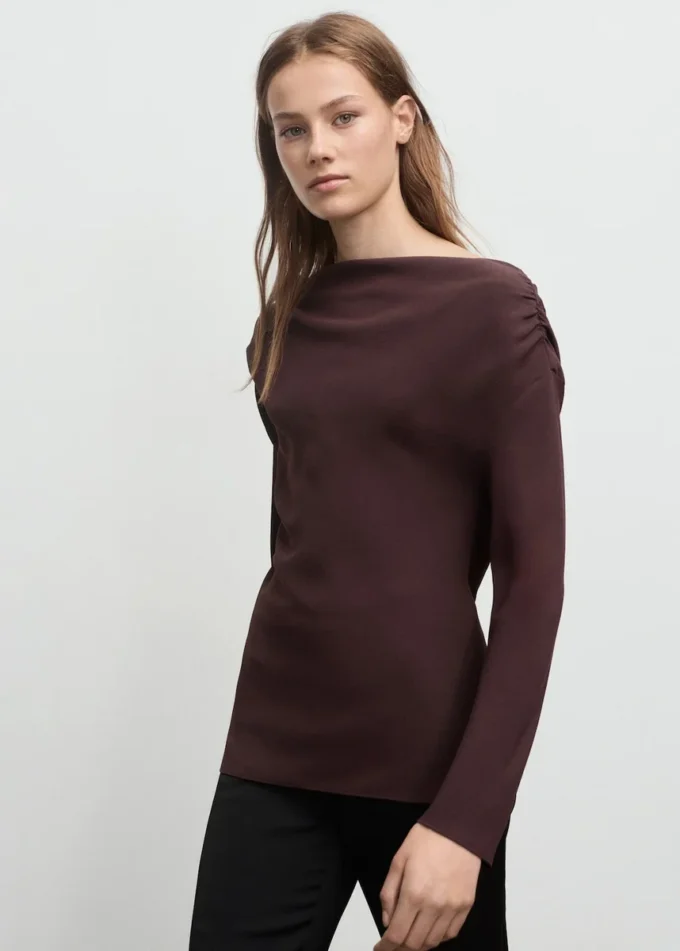Blouse à encolure asymétrique