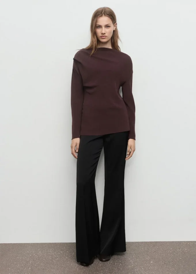 Blouse à encolure asymétrique