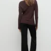 Blouse à encolure asymétrique