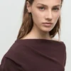 Blouse à encolure asymétrique