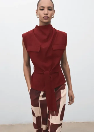 Blouse à encolure drapée et ceinture