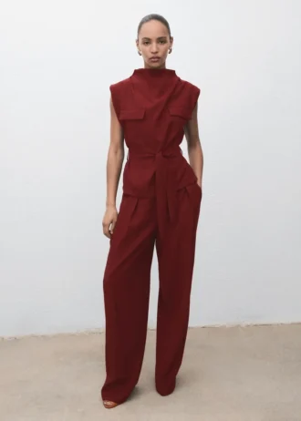 Blouse à encolure drapée et ceinture