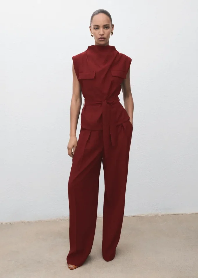 Blouse à encolure drapée et ceinture