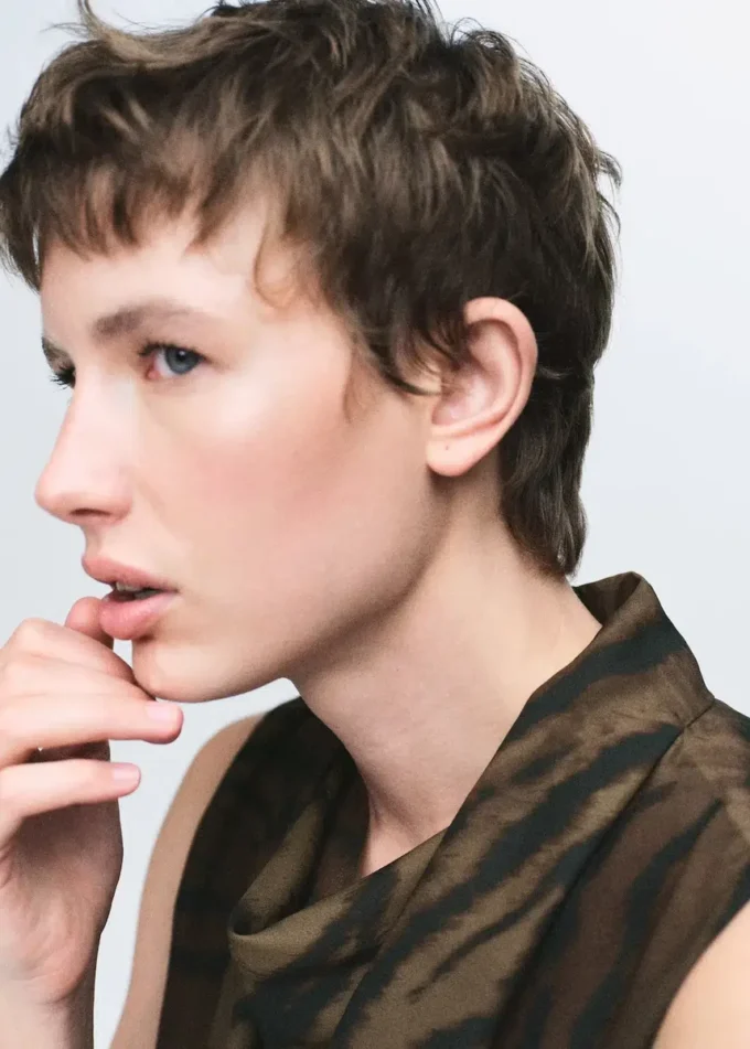 Blouse à imprimé animalier et col drapé